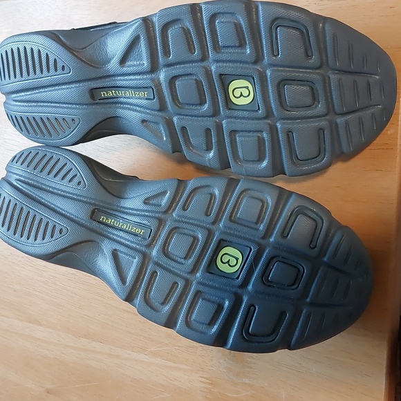 Nwot Bzees Slip ons - Picture 7 of 7